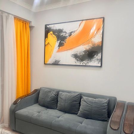 2-Х Комнатная В Золотом Квадрате Appartement Alma-Ata Buitenkant foto