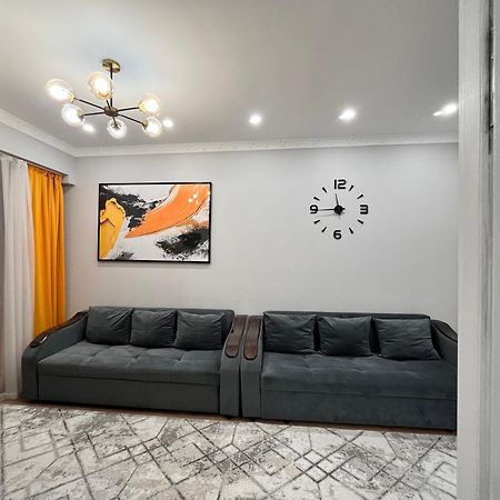 2-Х Комнатная В Золотом Квадрате Appartement Alma-Ata Buitenkant foto