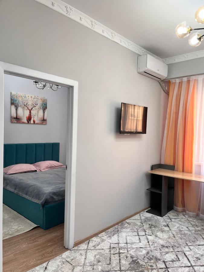 2-Х Комнатная В Золотом Квадрате Appartement Alma-Ata Buitenkant foto