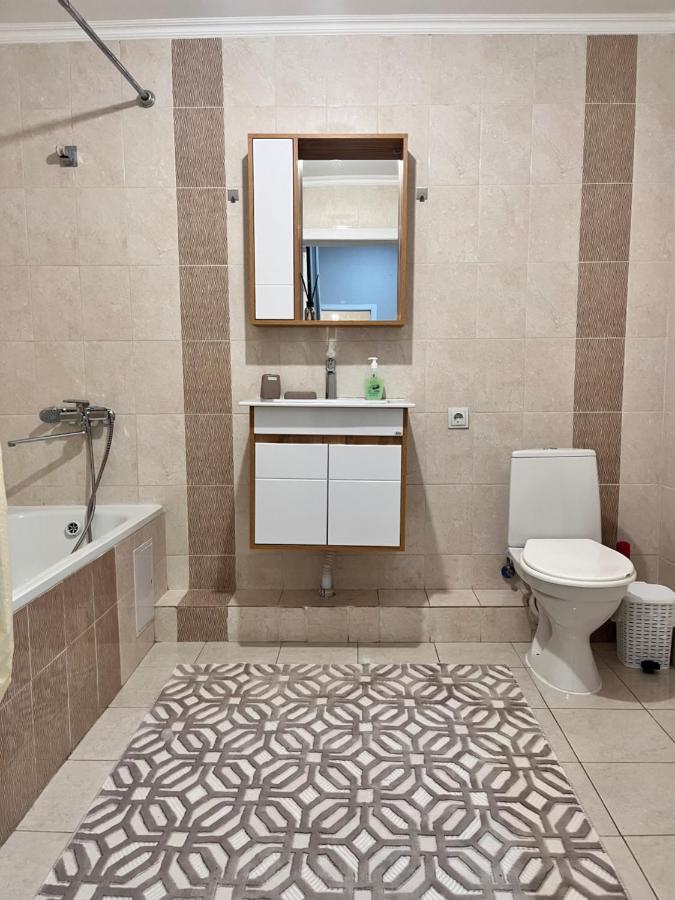 2-Х Комнатная В Золотом Квадрате Appartement Alma-Ata Buitenkant foto