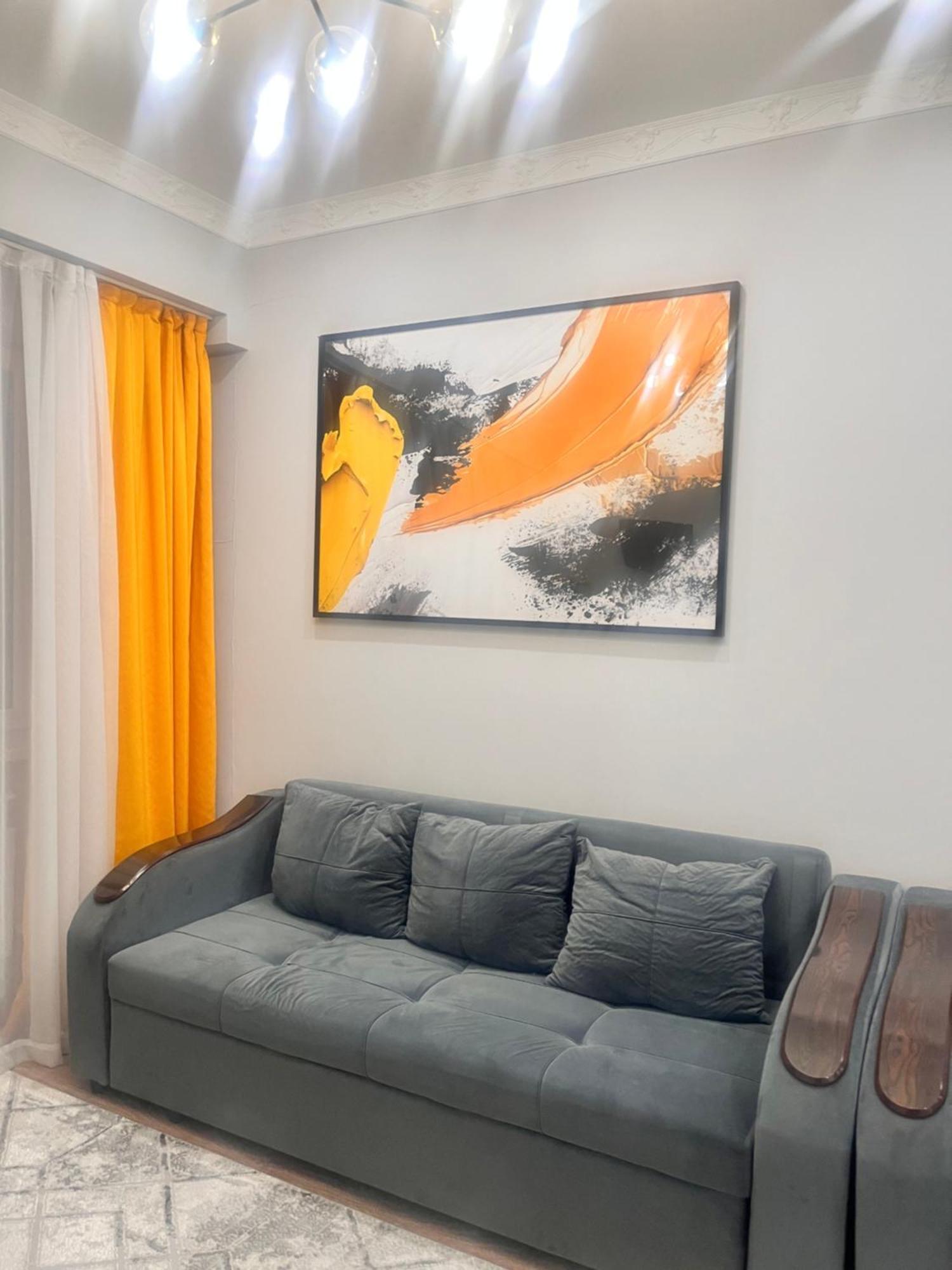 2-Х Комнатная В Золотом Квадрате Appartement Alma-Ata Buitenkant foto