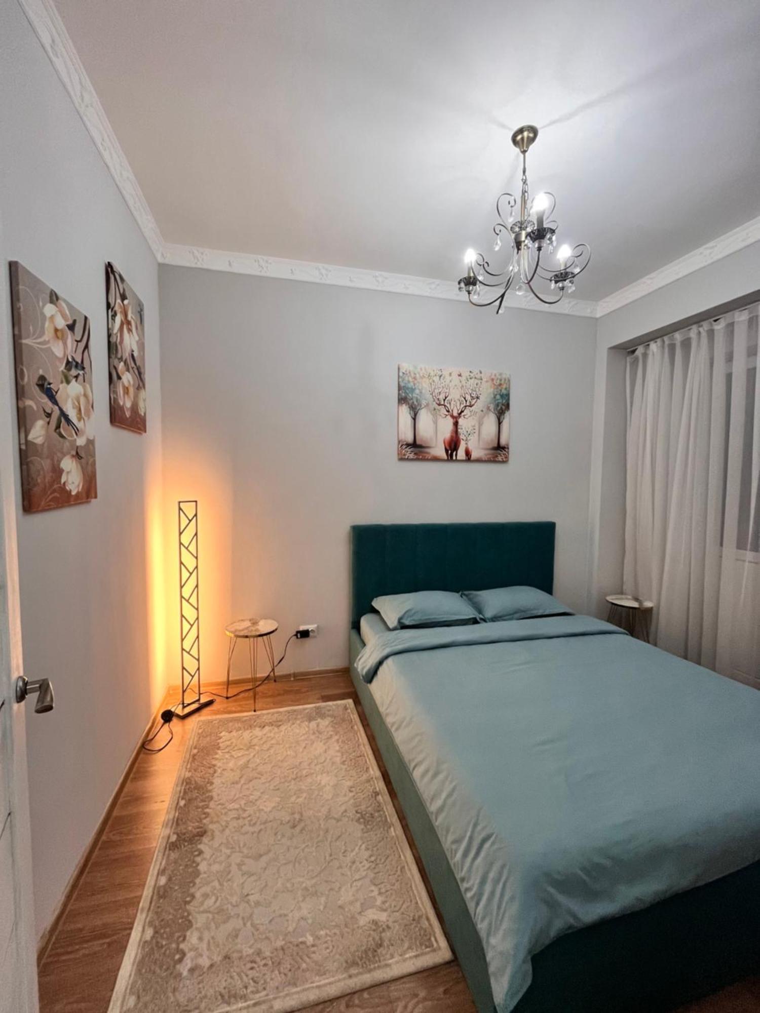 2-Х Комнатная В Золотом Квадрате Appartement Alma-Ata Buitenkant foto
